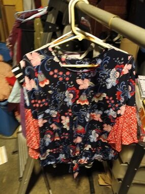 Roz & Ali Navy Floral Short Sleeve Tie-Front Top with Pink and Red Sleeves